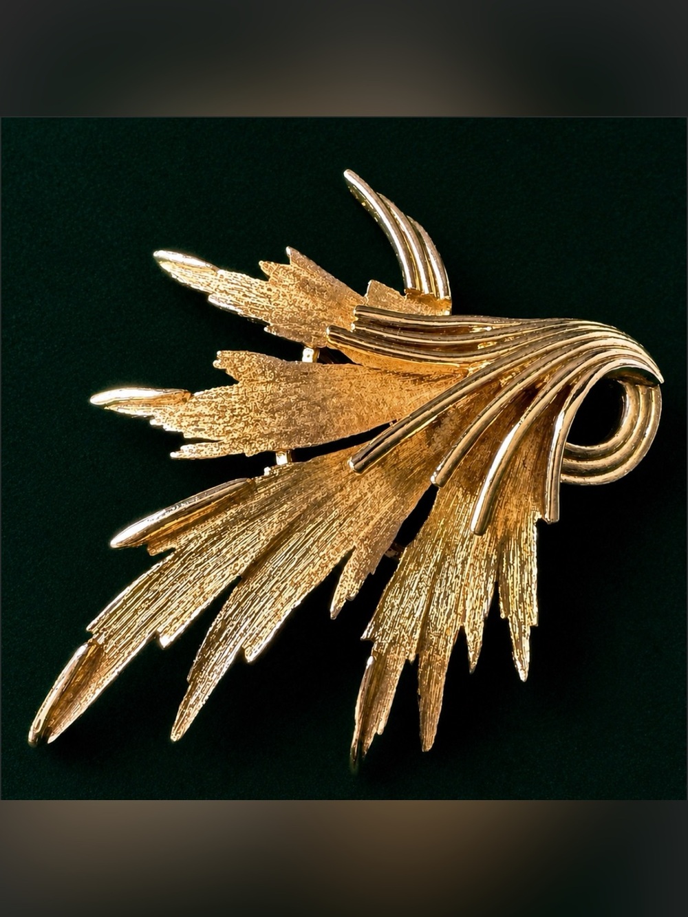 Crown Trifari Signed Leaf Pendant/Brooch & Clip On Earrings SET 50’s Vintage - Picture 2 of 11